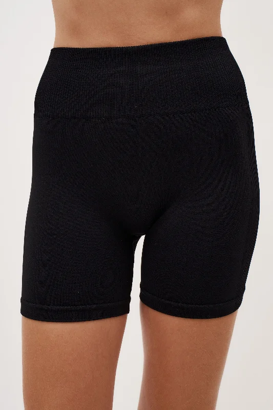 Restore Seamless 5" Black Bike Shorts